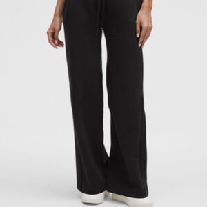 NWT Lululemon NWT Lululemon Scuba Mid-Rise Wide-Leg Pant *Short